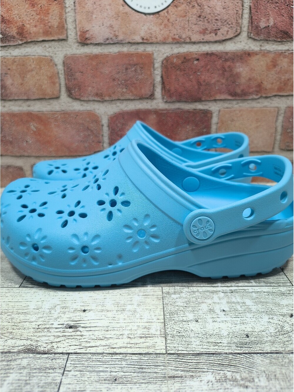 Crocs Classic Floral Cut Out Clog Light Blue M6 / W8 210927-4WD NWT